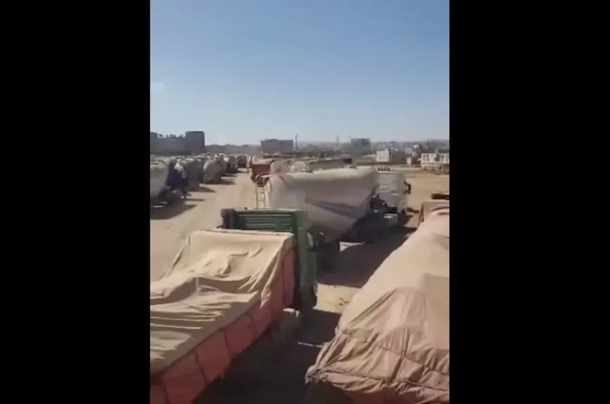 خبير اقتصادي: زحام خانق في جمرك حوثي جراء رسوم الأسمنت وإيرادات متوقعة تتجاوز 131 مليون دولار سنويًا - [في...